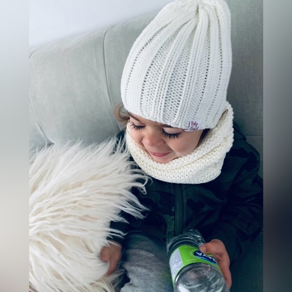 Matching set hat and neck warmer - Picture 2 of 2